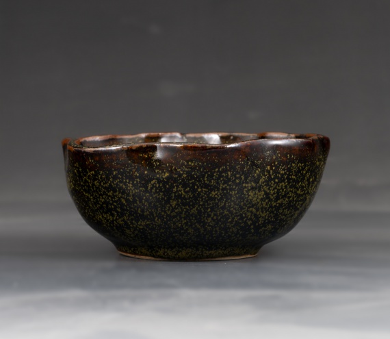 Teadust bowl by Joshua Ambers