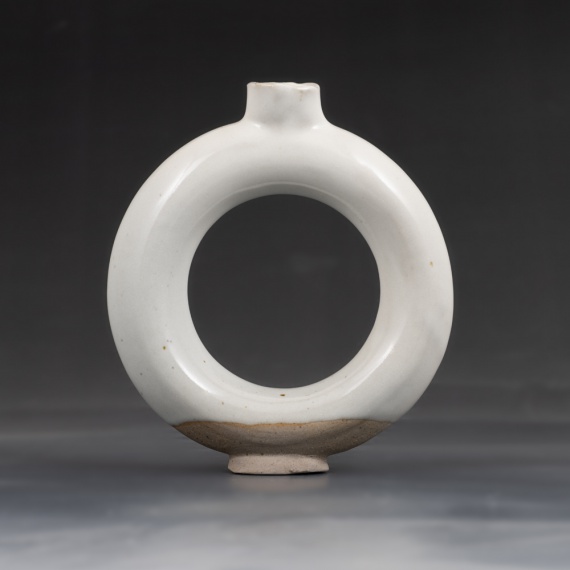 White torus vase by Yemi Oladosu