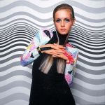 <p><b>Bert Stern</b>, <i>Twiggy in front of a Bridget Riley Painting</i>, 1967.</p>