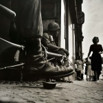 <p><b>Don McCullin</b>, <i>Near Checkpoint Charlie, Berlin, 1961</i>.</p>
