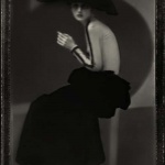 <p><b>Sarah Moon</b></p>