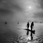 <p><b>Sebastião Salgado</b>, <i>Fishing in the Piulaga Laguna during the Kuarup ceremony of the Waura Group, Upper Xingu Basin, Mato Grosso, Brazil</i>, 2005.</p>